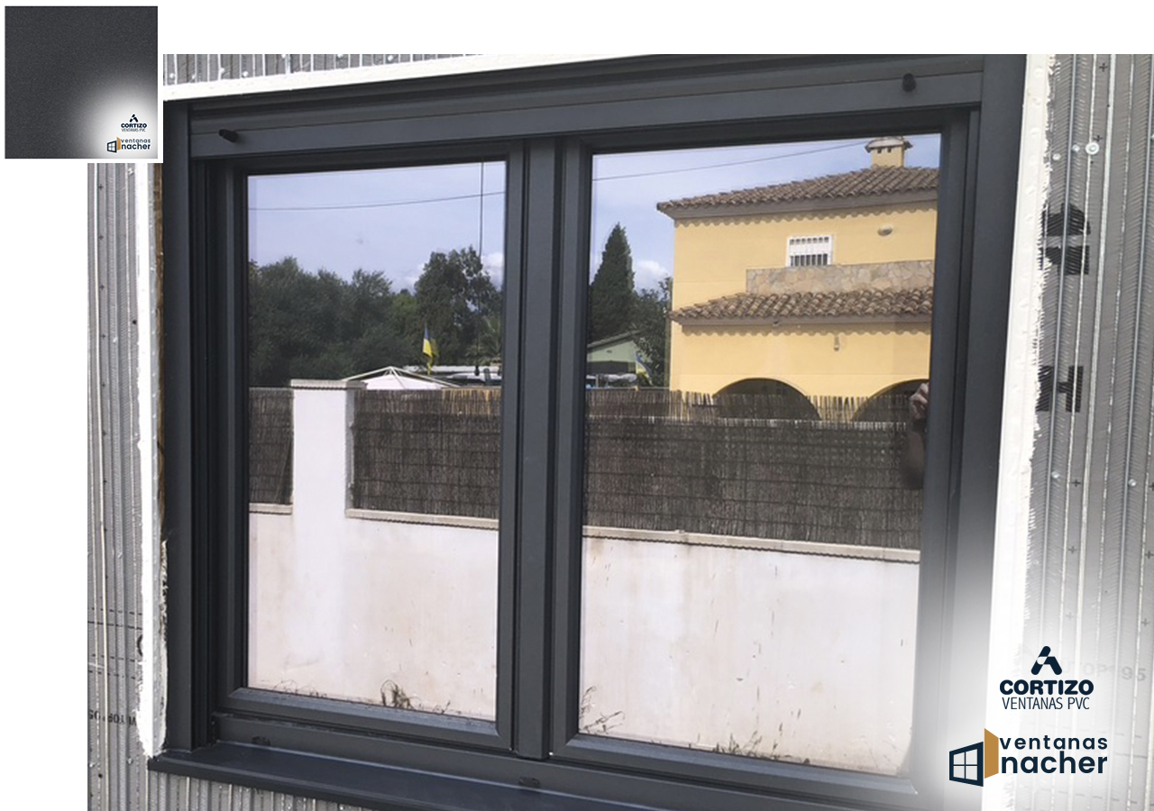 Ventana o Balconera de PVC oscilo batiente de 2 hojas A70 CORTIZO con  persiana. - Windowcas